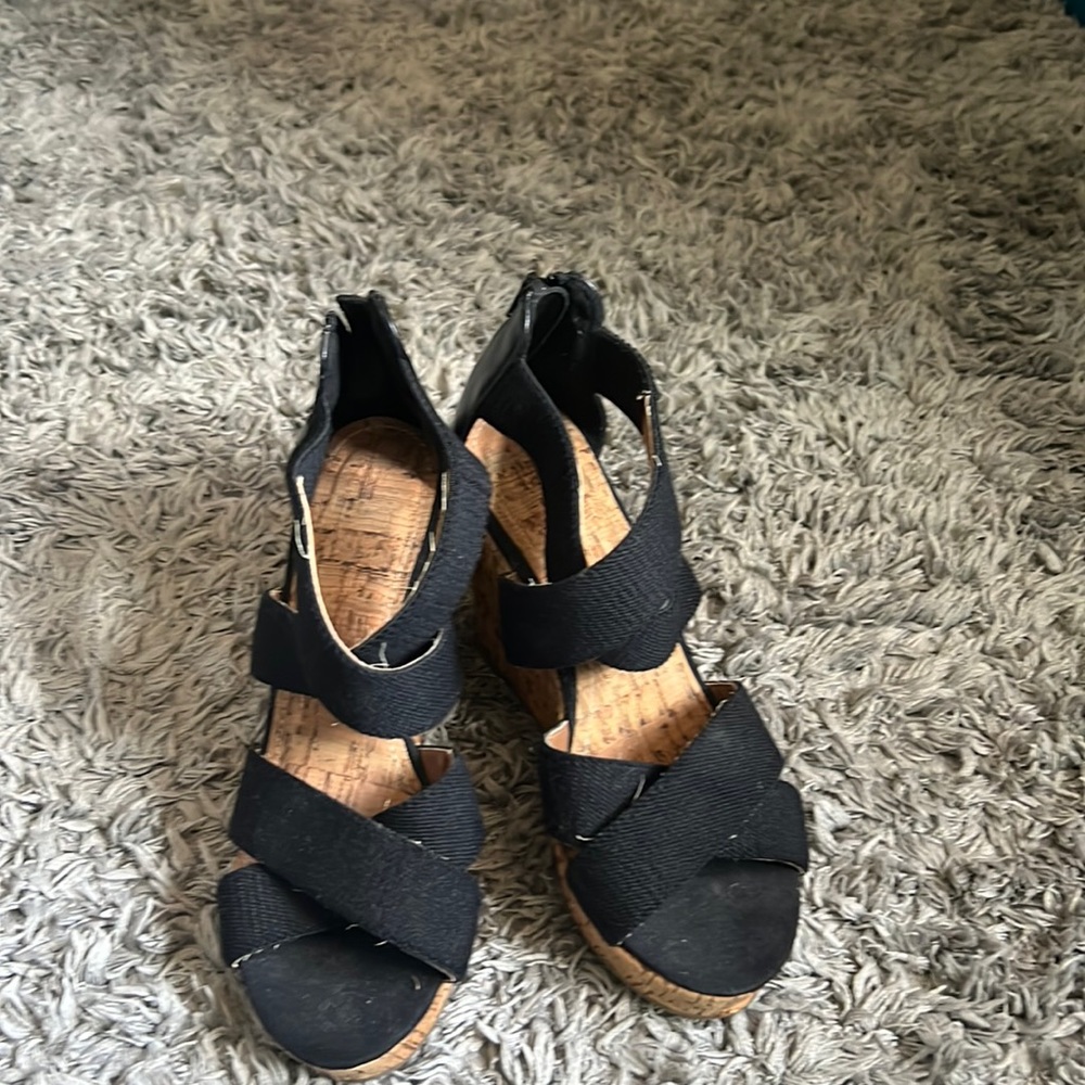 black strappy pumps